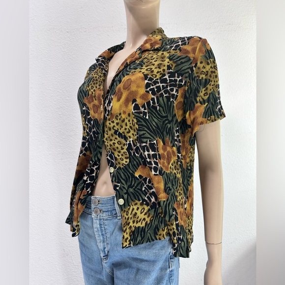 REQUIREMENTS ANIMAL Print blouse - Picture 4 of 14